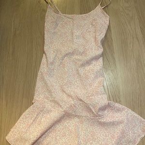 Never worn pink and white flower dress with a flowy bottom!!